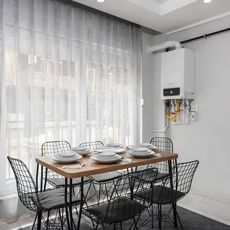 6-sehir Merkezinde Bueyuek Modern Αττάλεια