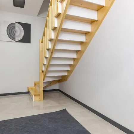6-sehir Merkezinde Bueyuek Modern Αττάλεια