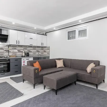6-sehir Merkezinde Bueyuek Modern * Αττάλεια